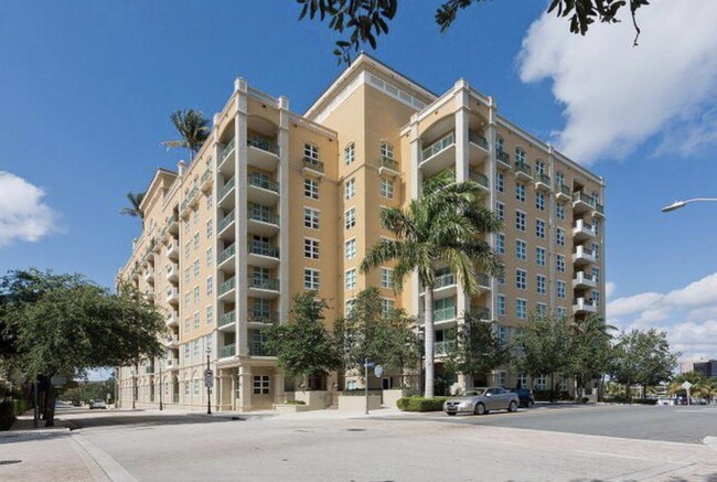 Building Photo - 403 S Sapodilla Ave