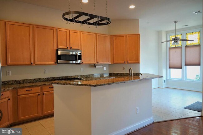 Building Photo - 1115 Crestfield Dr