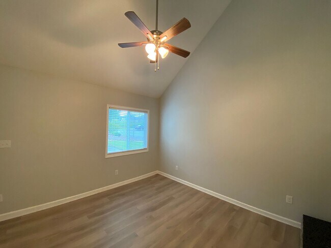 Building Photo - 568 Brookside Ct