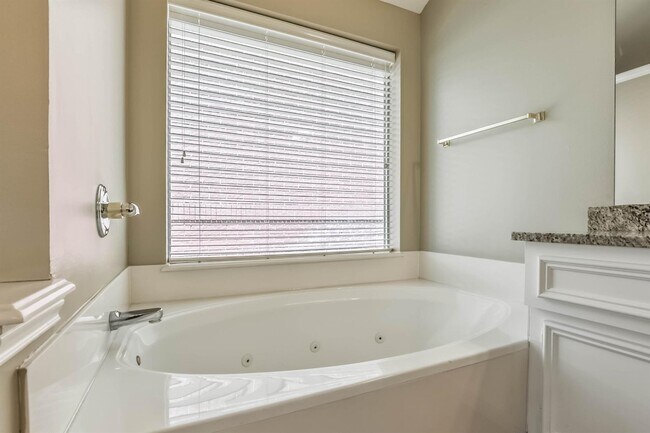 Building Photo - 8326 Hunters Village Dr