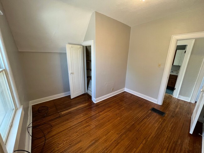 Building Photo - 3 Bedroom Available August 2025; $1,650 Mo...