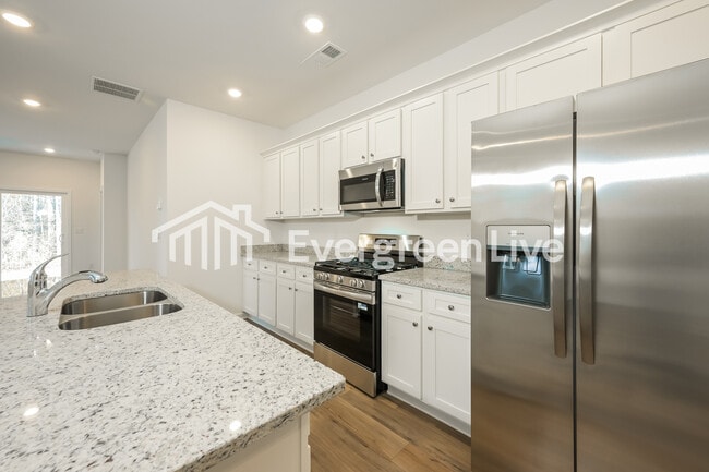 Building Photo - 2476 Lennox Rd SE