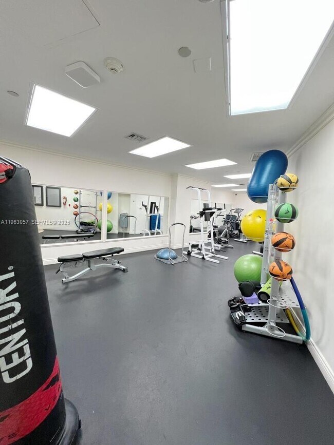 Building Photo - 1111 Crandon Blvd