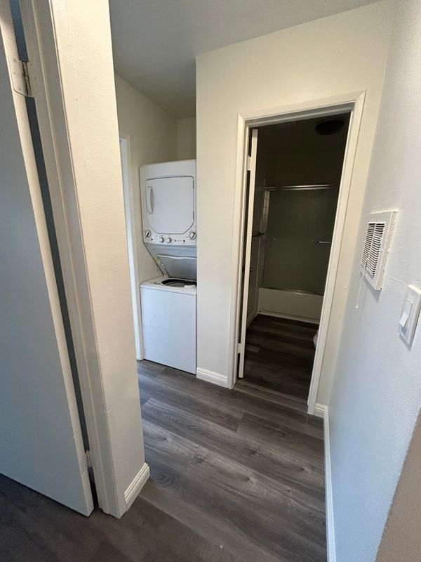 Building Photo - 278 E Washington Blvd