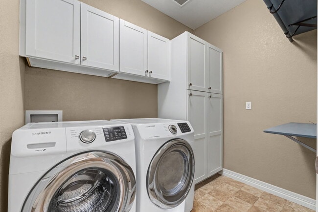 Building Photo - 15709 W 95th Pl