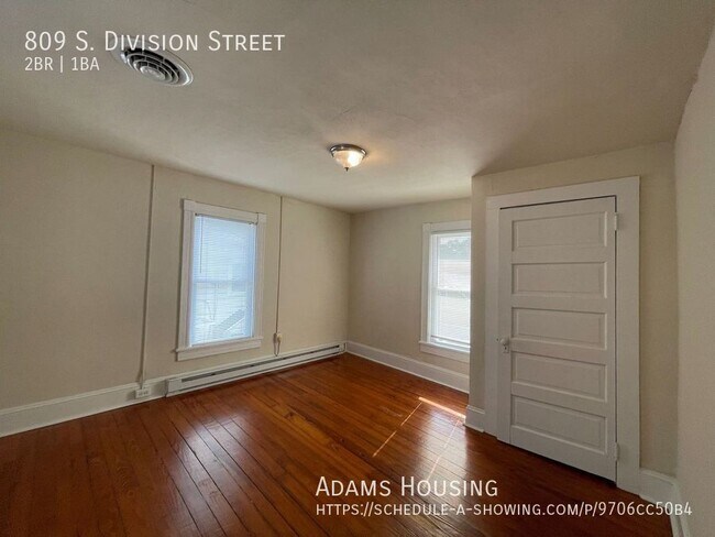 Building Photo - 809 S Division St