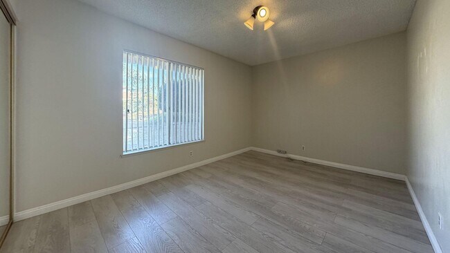 Building Photo - 148 Carmody St