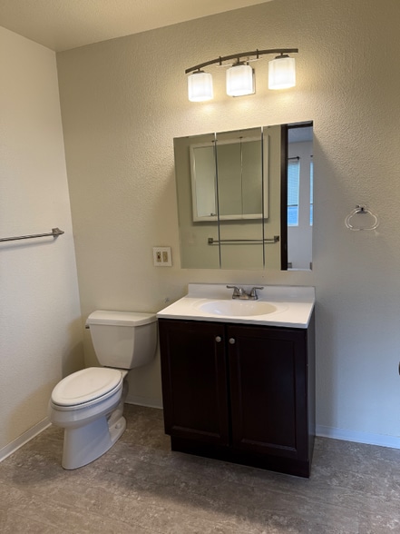 Building Photo - 8858 Interlake Ave N