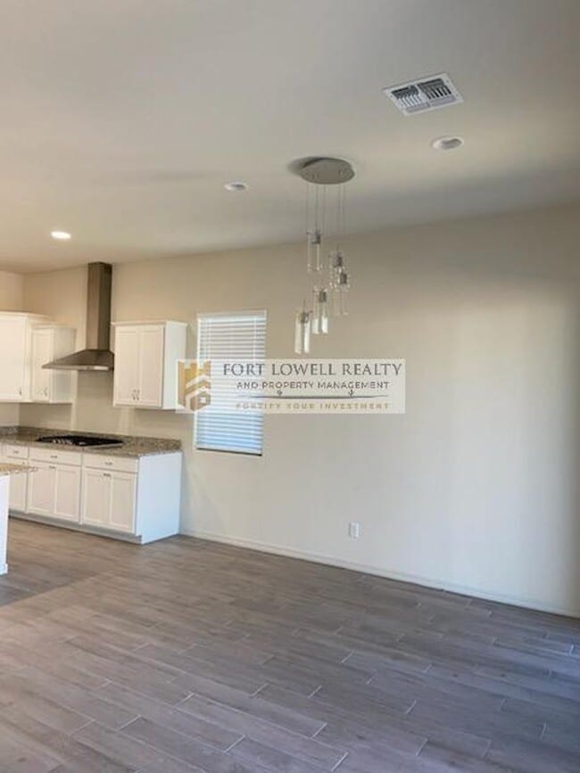 Building Photo - Luxury Living in Oro Valley $2800.