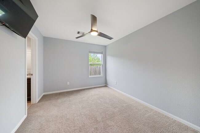 Building Photo - 17038 Marie Vlg Dr