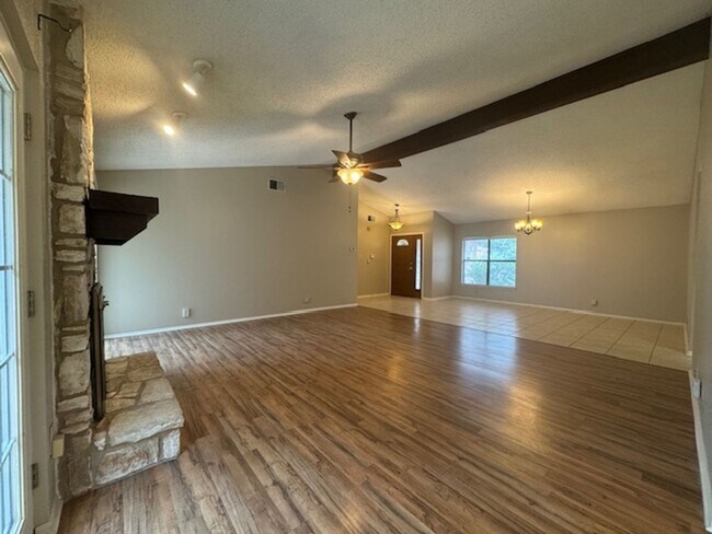 Building Photo - What a Gem! Spacious, Renovated 1-Story Ho...