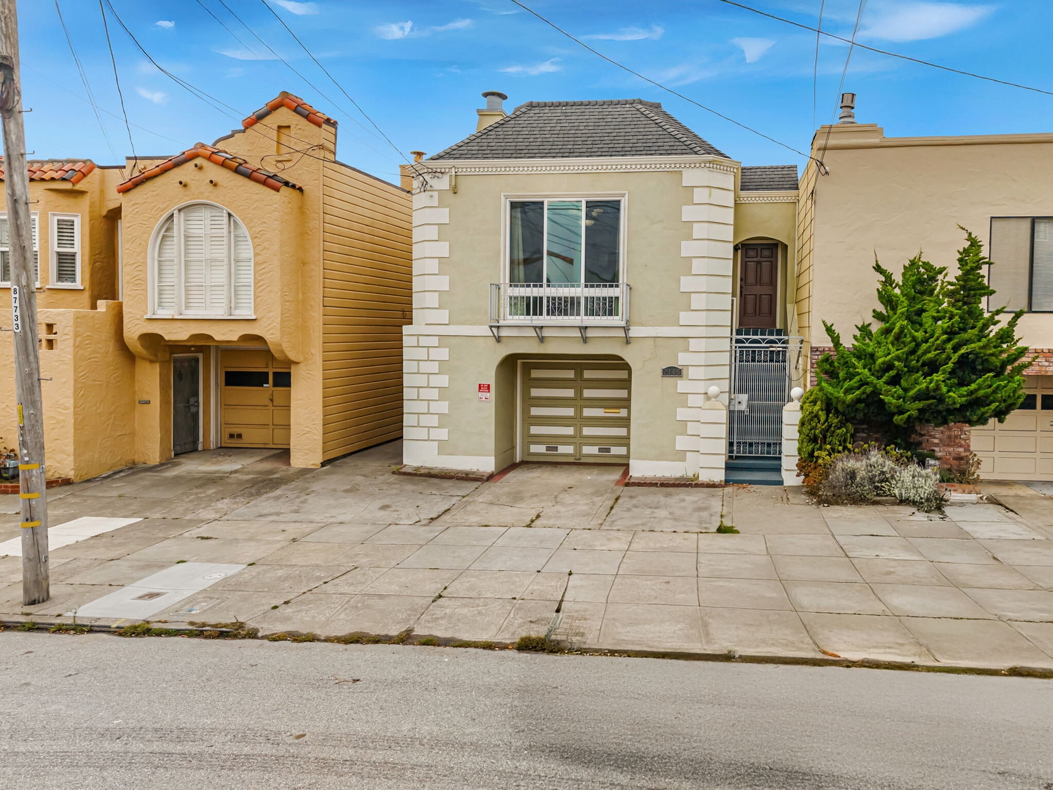 Building Photo - 2145 32nd Ave