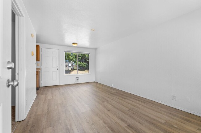 Building Photo - Cunningham Duplex