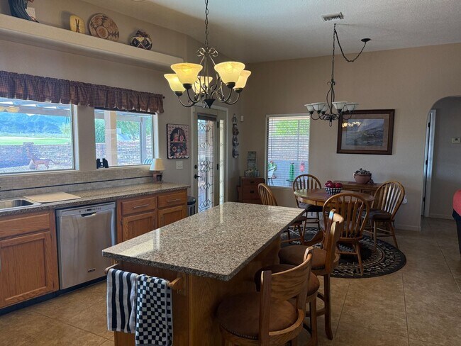 Building Photo - 3 to 6 Month Rental with Golf course views