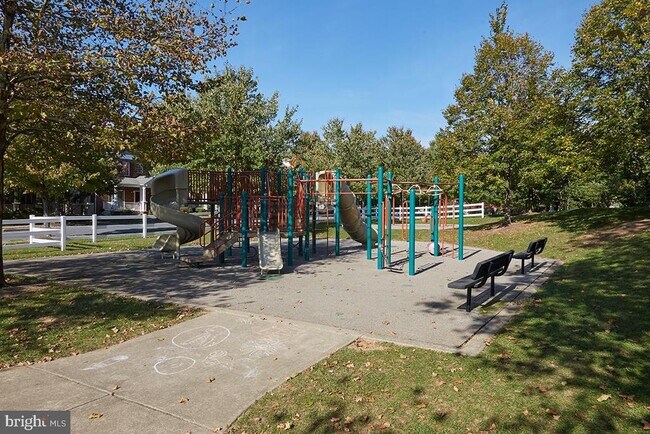 Building Photo - 300 King Farm Blvd