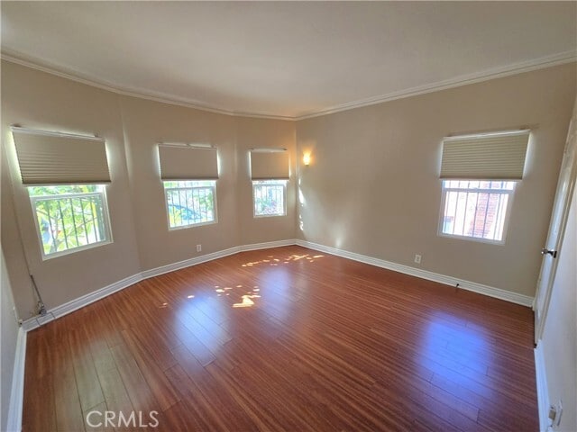 Building Photo - 251 N Kenmore Ave