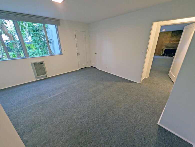 Building Photo - 648 Kelton Ave