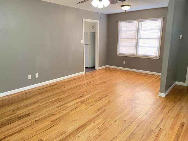 Building Photo - Spectacular Home With Classic Flair Locate...