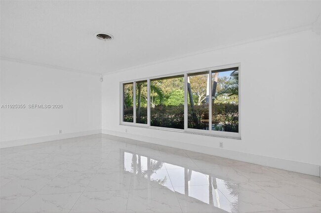 Building Photo - 4060 NE 26th Ave