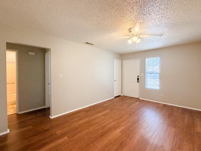 Building Photo - Charming 2 Bed, 1.5 Bath home in Keller