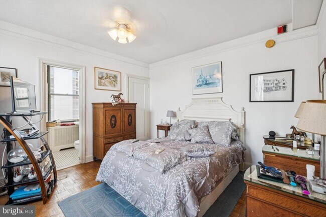 Building Photo - 2031 Locust St