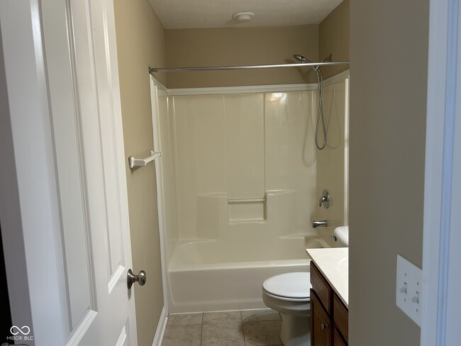 Building Photo - 8645 Meridian Square Dr