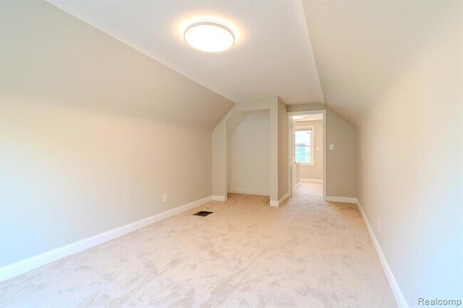 Building Photo - 1517 W Saratoga St