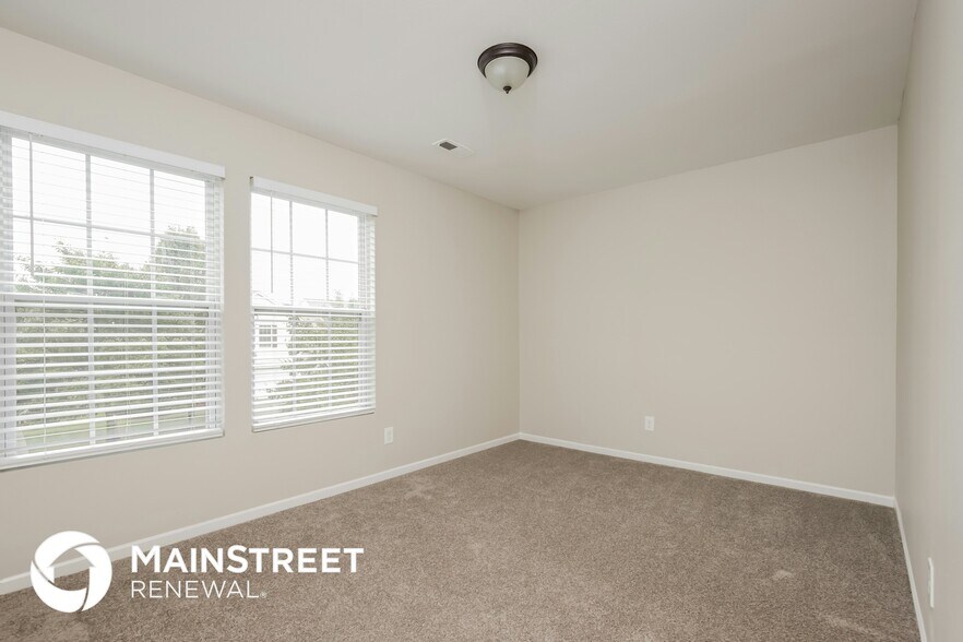 Building Photo - 729 Runningbrook Ln