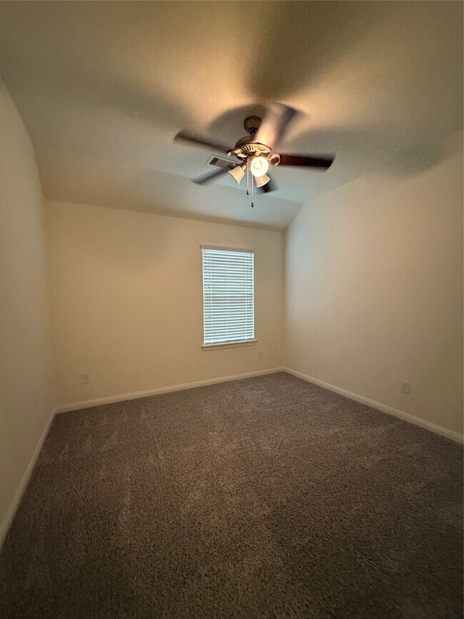 Building Photo - 22646 Triangle Ridge Dr