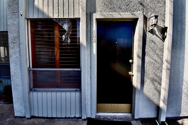 Building Photo - 4810 McKinney Ave