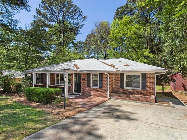 Building Photo - 1572 Berkeley Ln NE