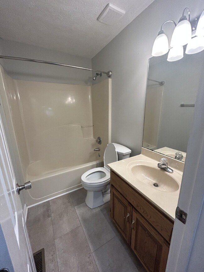 Building Photo - 158 Pennington Pl
