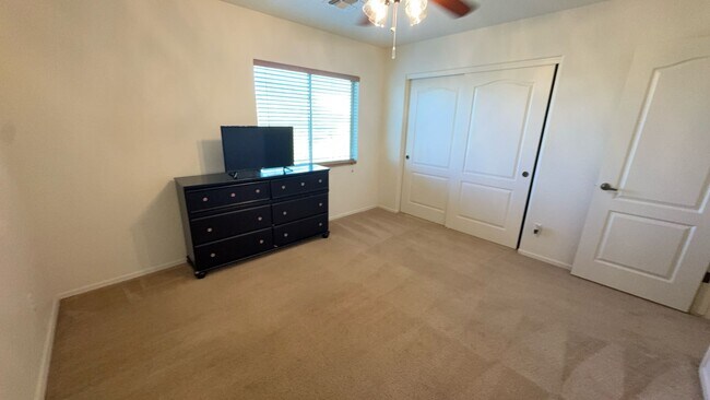 Building Photo - Horse Property in QC