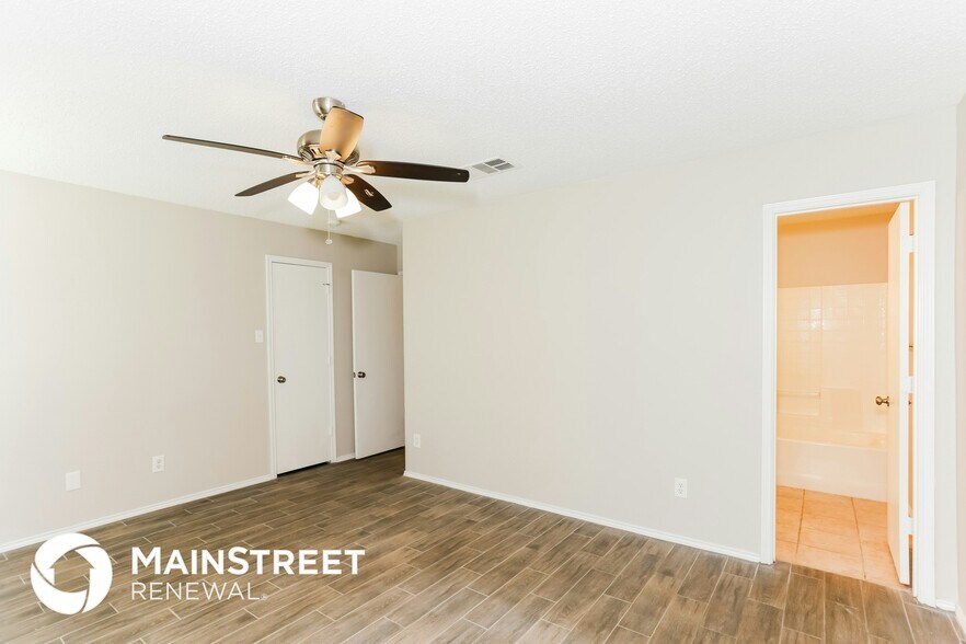 Building Photo - 805 Encino Dr