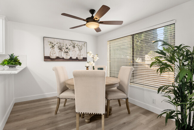 Dining area - 5151 Walnut Ave