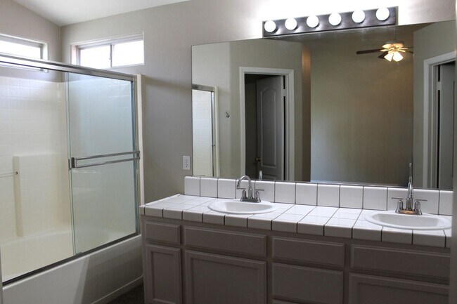 Building Photo - North West Home with Solar and Pool for Rent