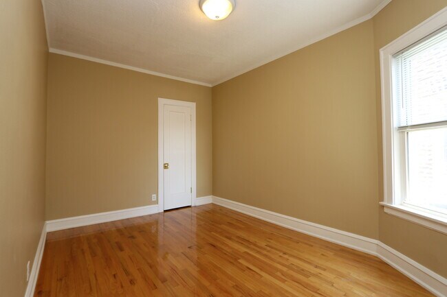 Building Photo - 4457 W Wrightwood Ave