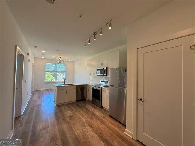 Building Photo - 525 Parkway Dr NE