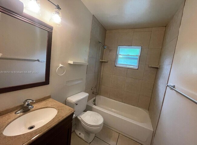 Building Photo - 817 King Orange Dr