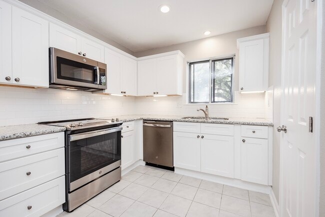 Building Photo - 5005 Georgi Ln