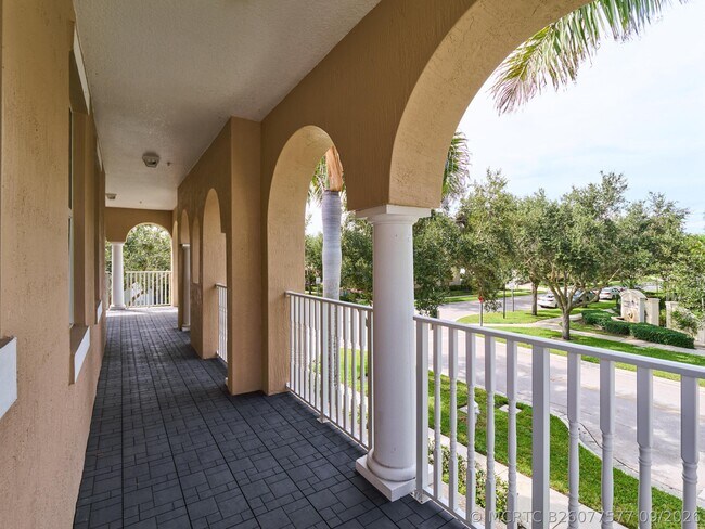 Building Photo - 1080 Community Dr