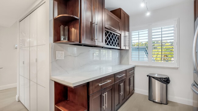 Building Photo - 240 Captains Walk