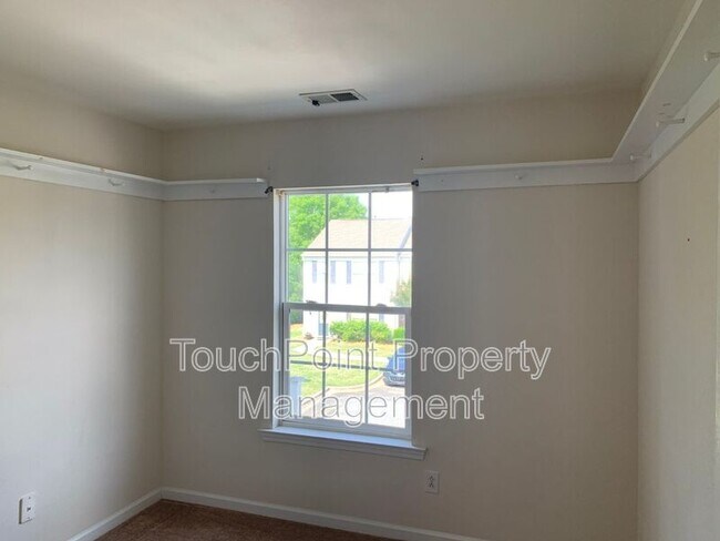 Building Photo - 3262 Mannington Dr