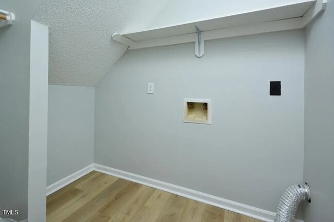 Building Photo - Spacious and Updated!  4 Bedrooms, LVP Flo...