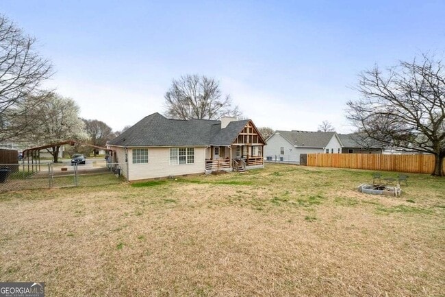 Building Photo - 22 Valley Creek Dr SW