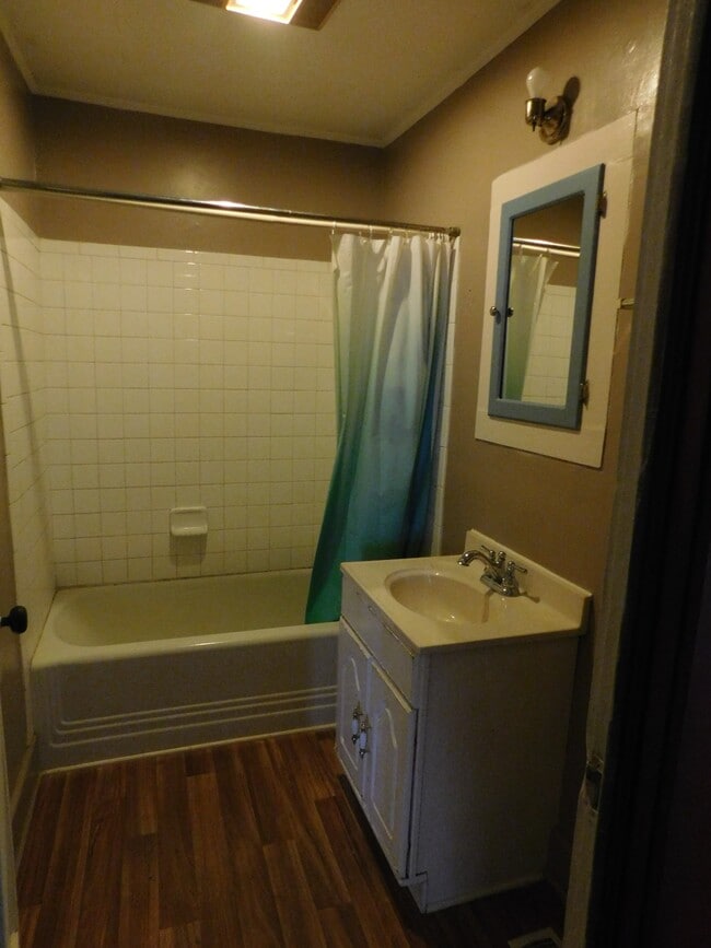 Building Photo - 6 Douglas St