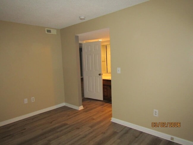 Building Photo - 4812 Pinehurst Cir