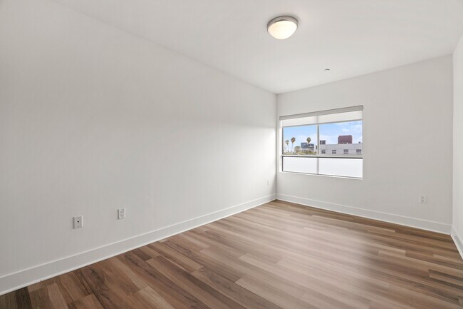 Interior Photo - Orlando on Third by Wiseman