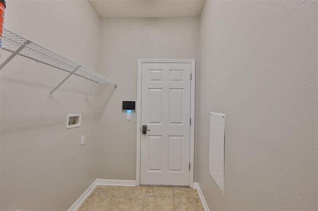 Building Photo - 813 Seminole Sky Dr