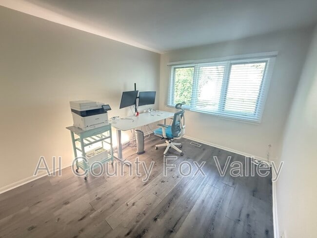 Building Photo - 21 E Appletree Ln